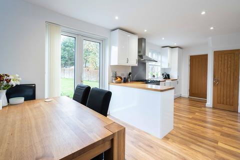 14 New Causeway, Reigate, RH2 7NX