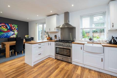 14 New Causeway, Reigate, RH2 7NX