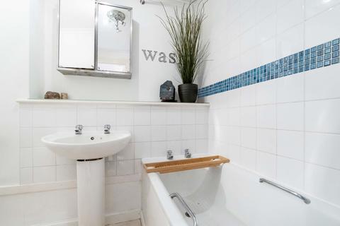 Flat 3/2, 208 Firhill Road, Glasgow, G20 7SG
