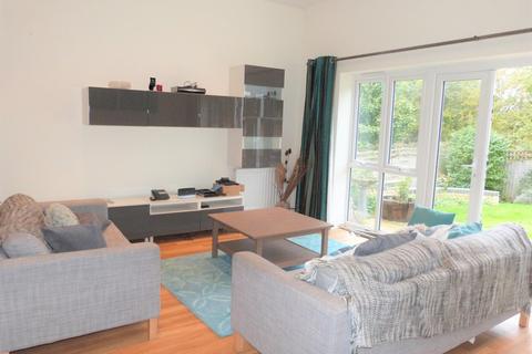 5 King George Way, Chingford, London, E4 7FN