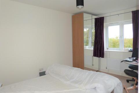 5 King George Way, Chingford, London, E4 7FN