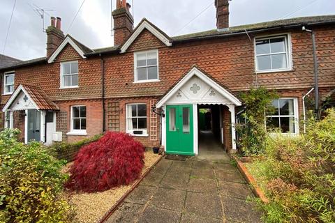 2 bedroom property to rent, The Common, Cranleigh