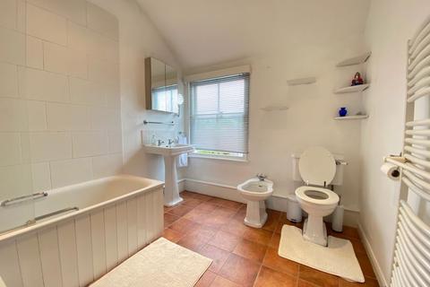 2 bedroom property to rent, The Common, Cranleigh