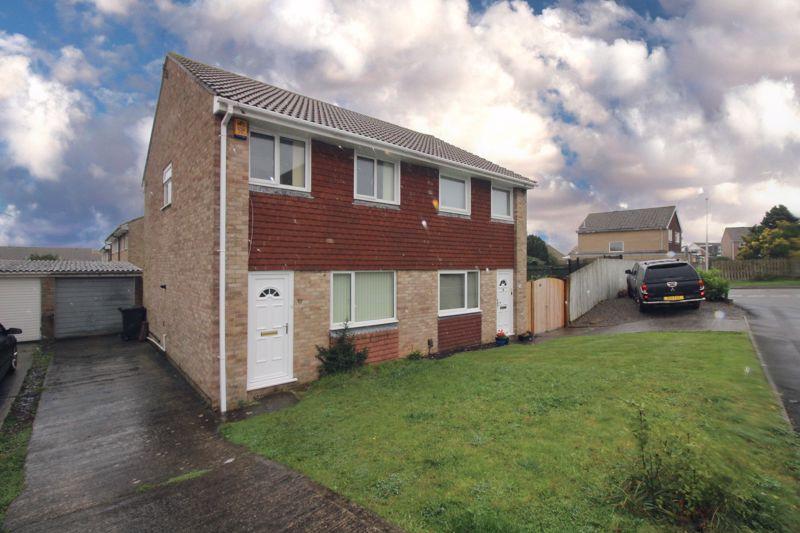 Shaftesbury Close, Nailsea 3 bed semidetached house £1,025 pcm (£237 pw)