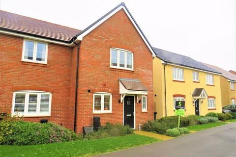 2 bedroom semi-detached house to rent, Longacres Way, Chichester