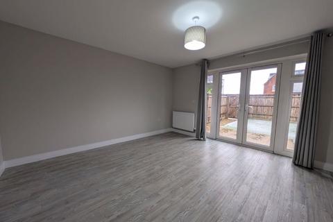 2 bedroom semi-detached house to rent, Longacres Way, Chichester