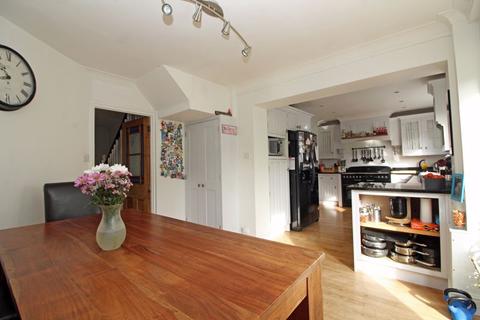 28 Ashdown Gardens, South Croydon, CR2 9DR