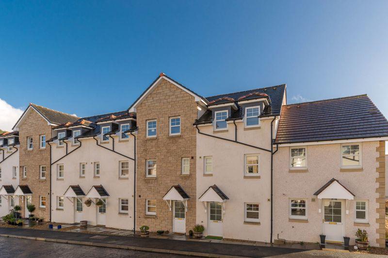 7 Ballantyne Place, Peebles, EH45 8GA 4 bed terraced house £200,000