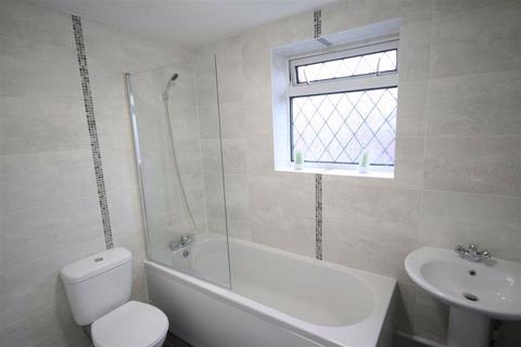18 Thackeray Grove, Droylsden, Manchester, M43 7NB