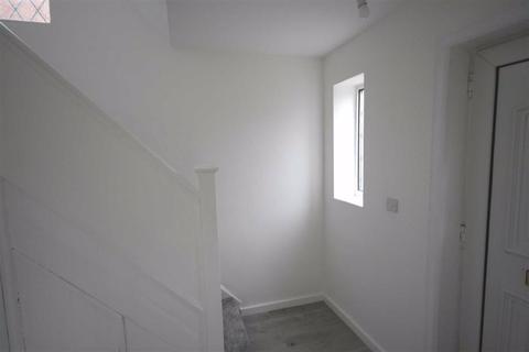 18 Thackeray Grove, Droylsden, Manchester, M43 7NB