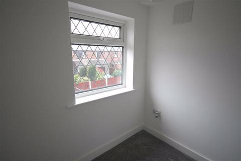 18 Thackeray Grove, Droylsden, Manchester, M43 7NB