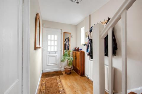 10 Allingham Road, Reigate, RH2 8JE