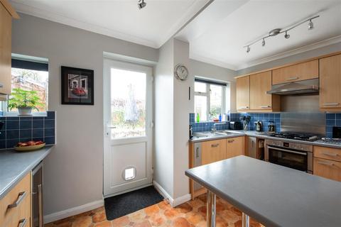 10 Allingham Road, Reigate, RH2 8JE