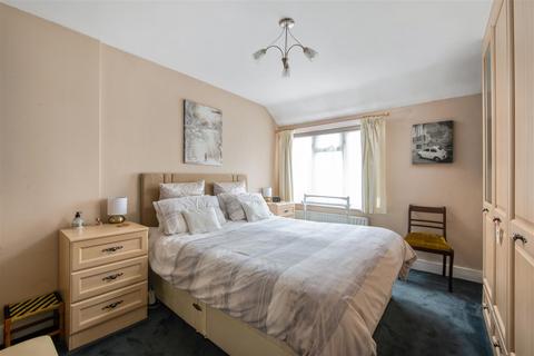 10 Allingham Road, Reigate, RH2 8JE