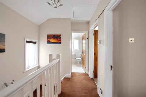 10 Allingham Road, Reigate, RH2 8JE