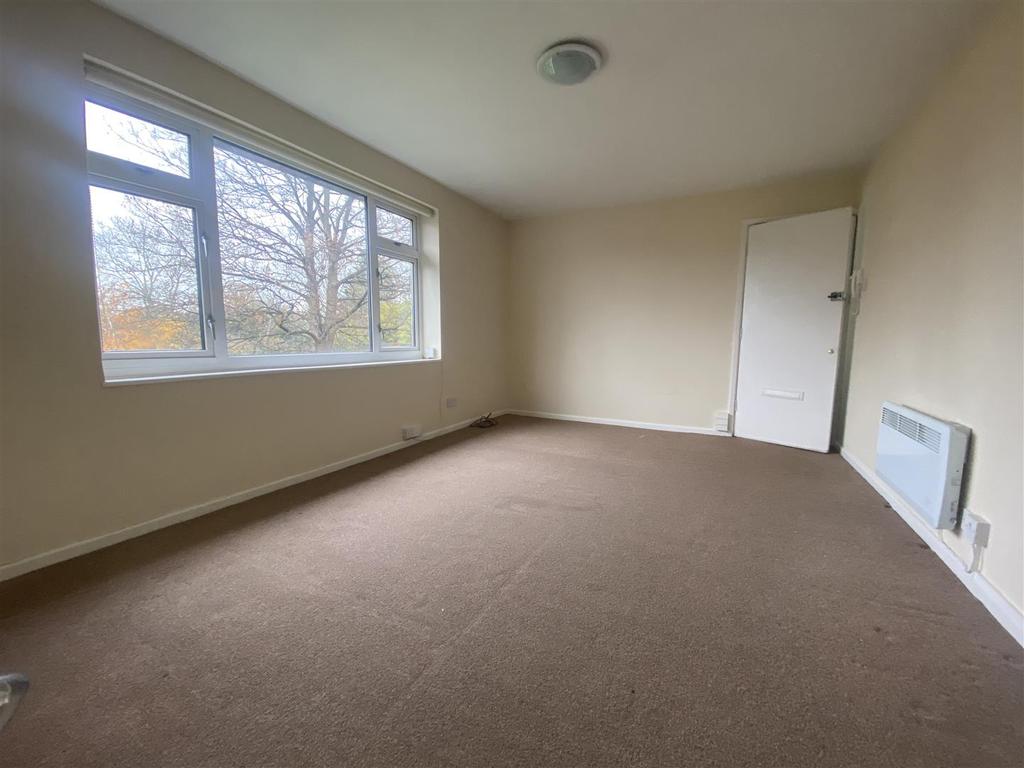 Romsey Court, 75 London Road Studio £830 pcm (£192 pw)