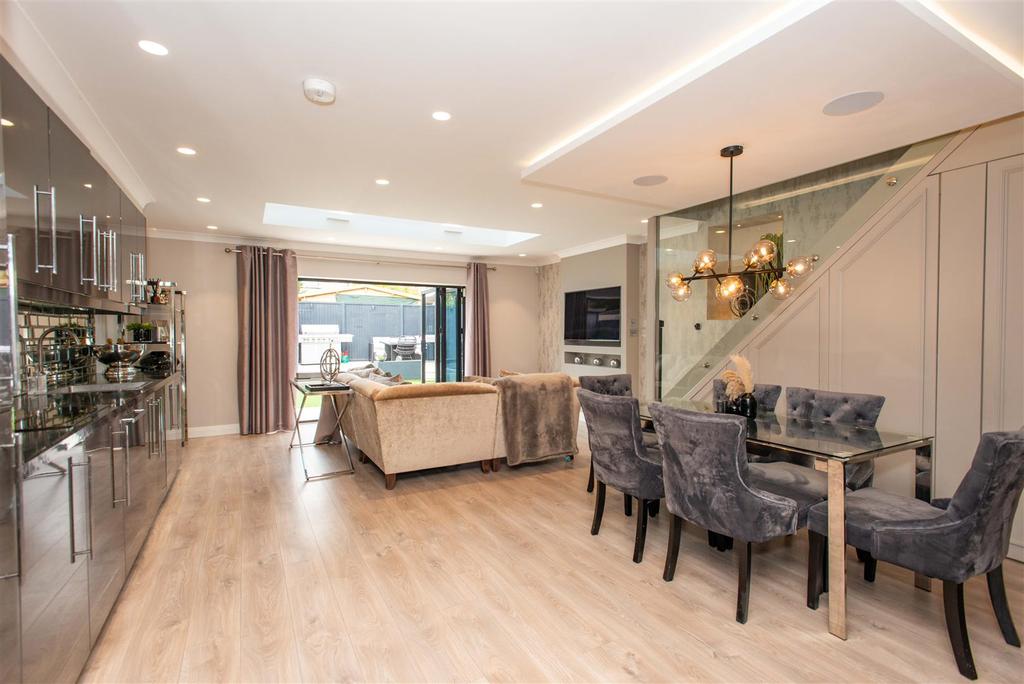 Open Plan Kitchen/Lounge