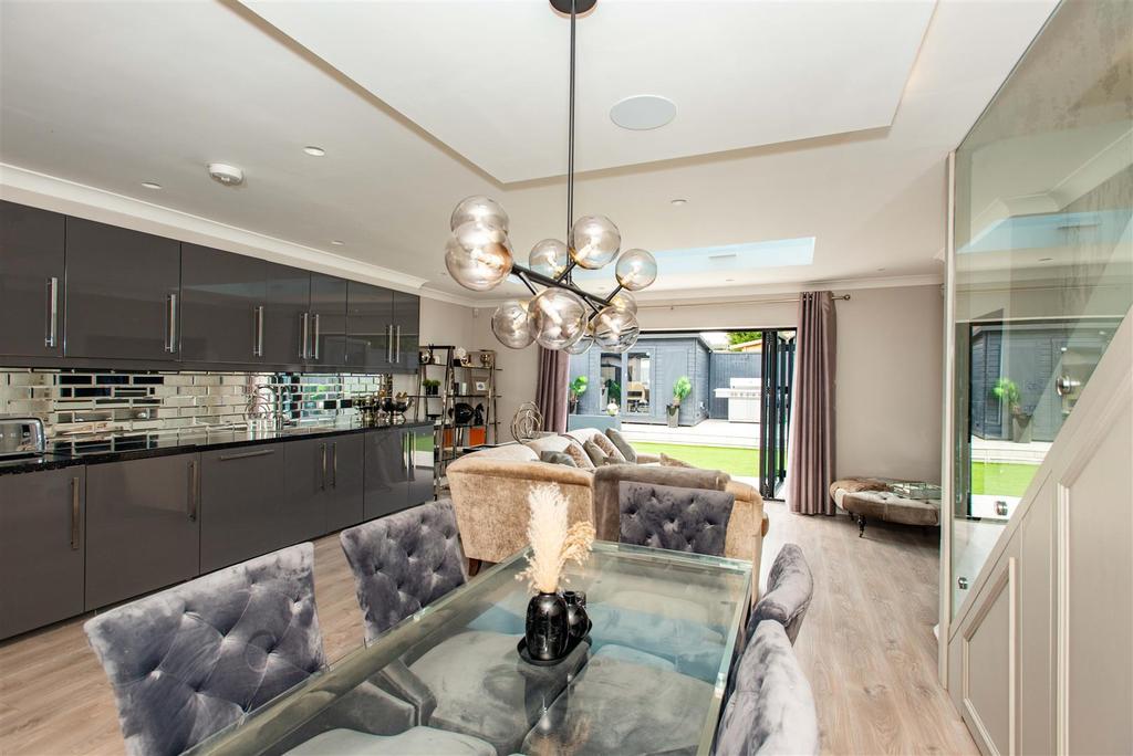 Open Plan Kitchen/Lounge
