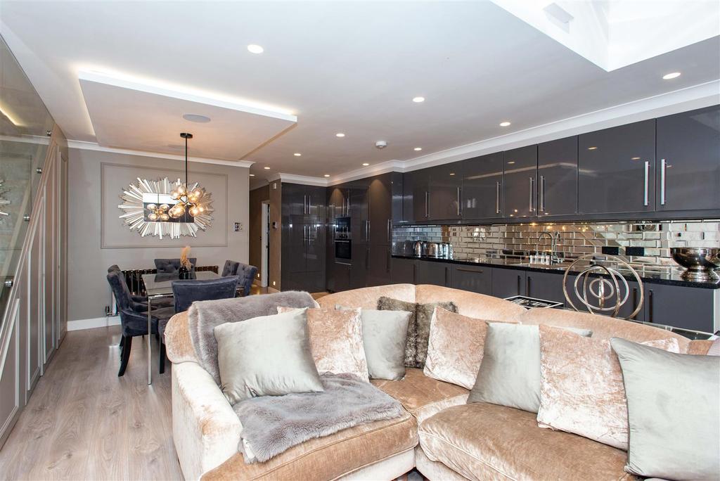 Open Plan Kitchen/Lounge