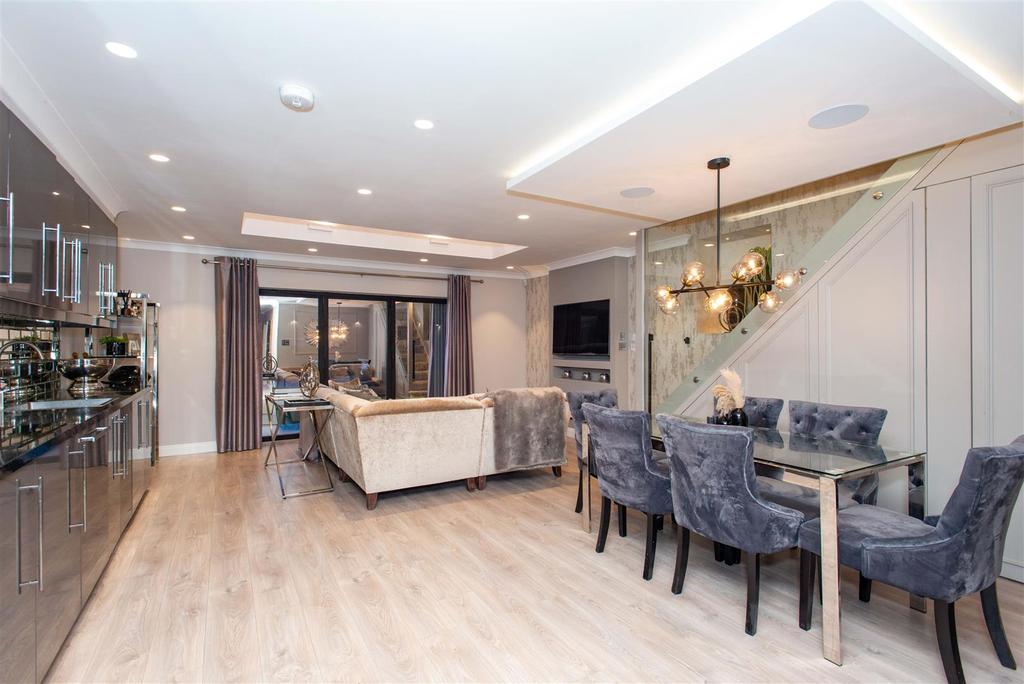 Open Plan Kitchen/Lounge