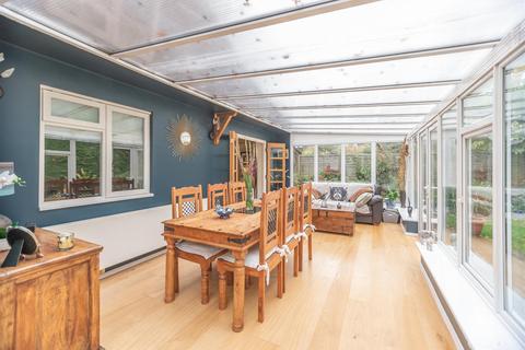 40 Hazel Road, Park Street, St Albans, AL2 2AJ