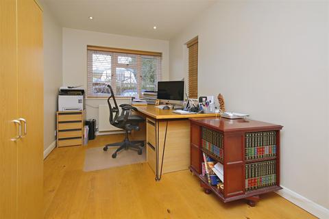 40 Hazel Road, Park Street, St Albans, AL2 2AJ