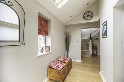40 Hazel Road, Park Street, St Albans, AL2 2AJ