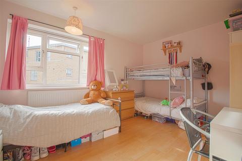 74 Hutton Close, Hertford, SG14 2DN