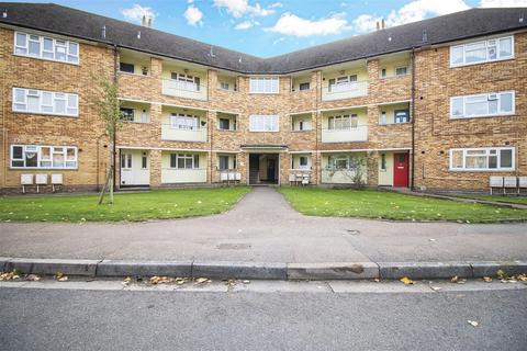 74 Hutton Close, Hertford, SG14 2DN