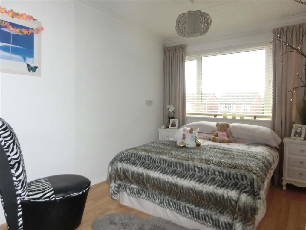 The Willows 12 Bed4.jpg