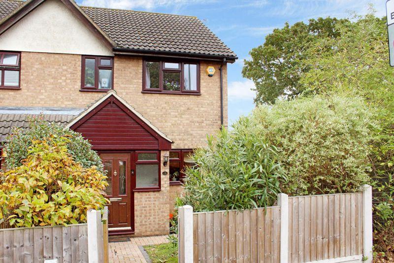 Wick Lane, Wickford, SS11 8AR 3 bed semidetached house £280,000