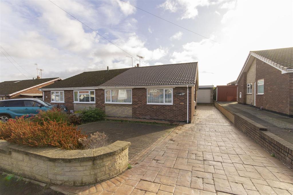 Elliott Drive, Inkersall, Chesterfield 2 bed semidetached bungalow £