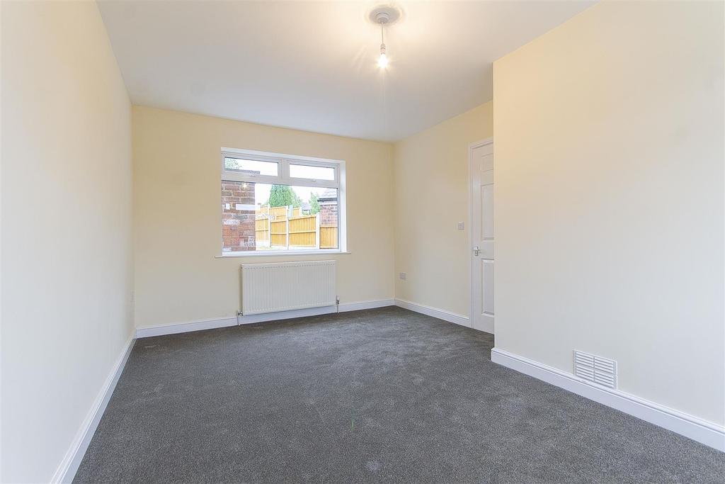 Sycamore Road, Hollingwood, Chesterfield 3 bed semidetached house £