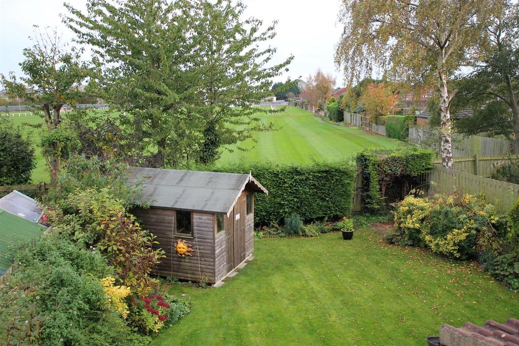Crawshaw Avenue, Beverley 4 bed detached house £440,000