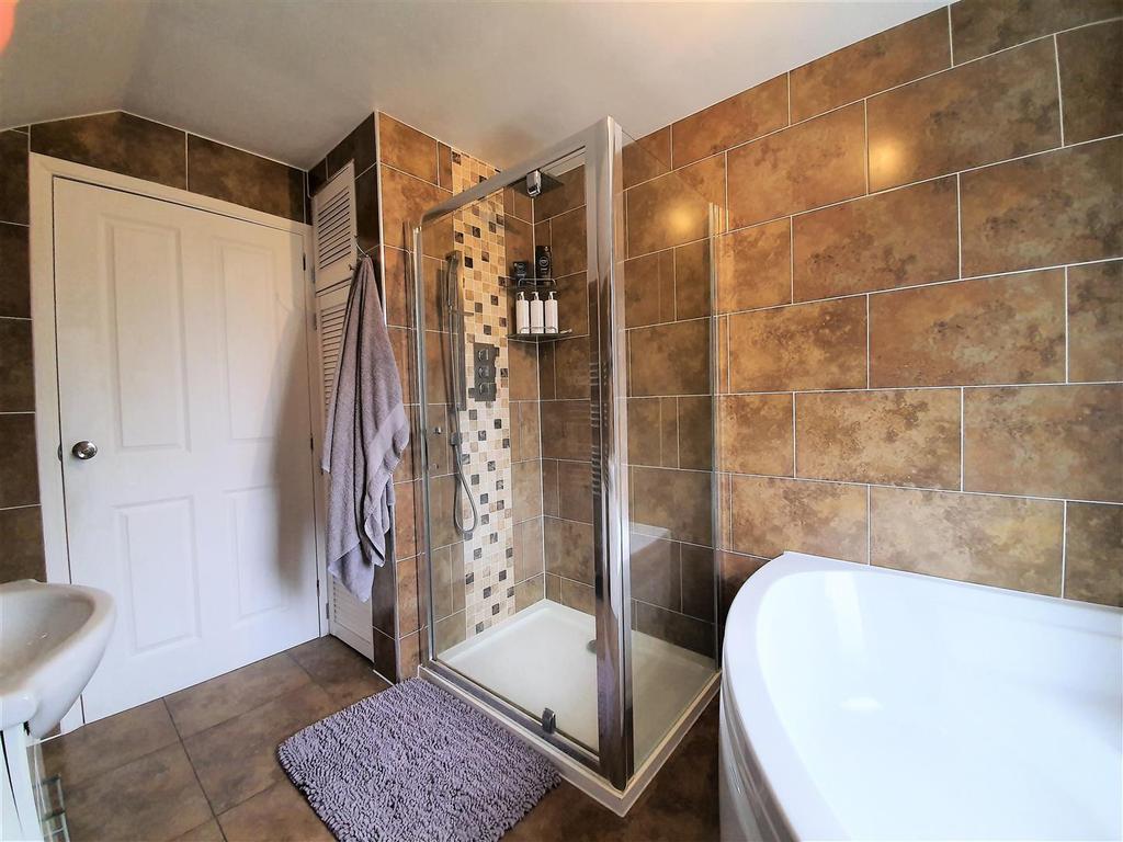 345 Bramford Lane bathroom1.jpg