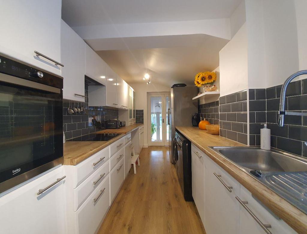 345 Bramford Lane   kitchen1.JPG