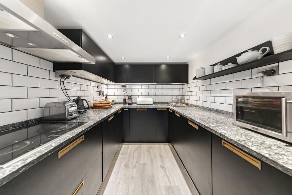 Kitchen (1).jpg