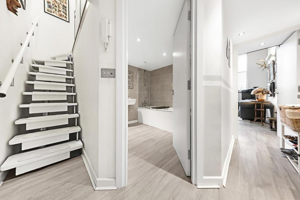 Hallway (2).jpg
