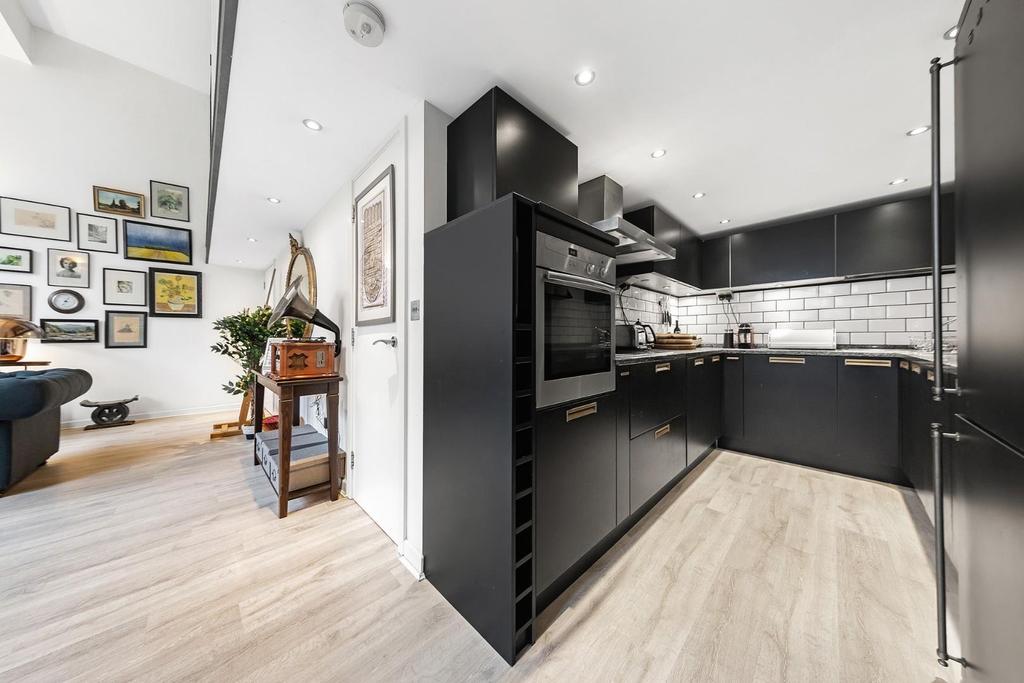 Kitchen (2).jpg