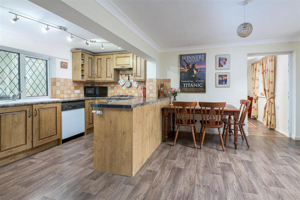 Kitchen/Dining Area