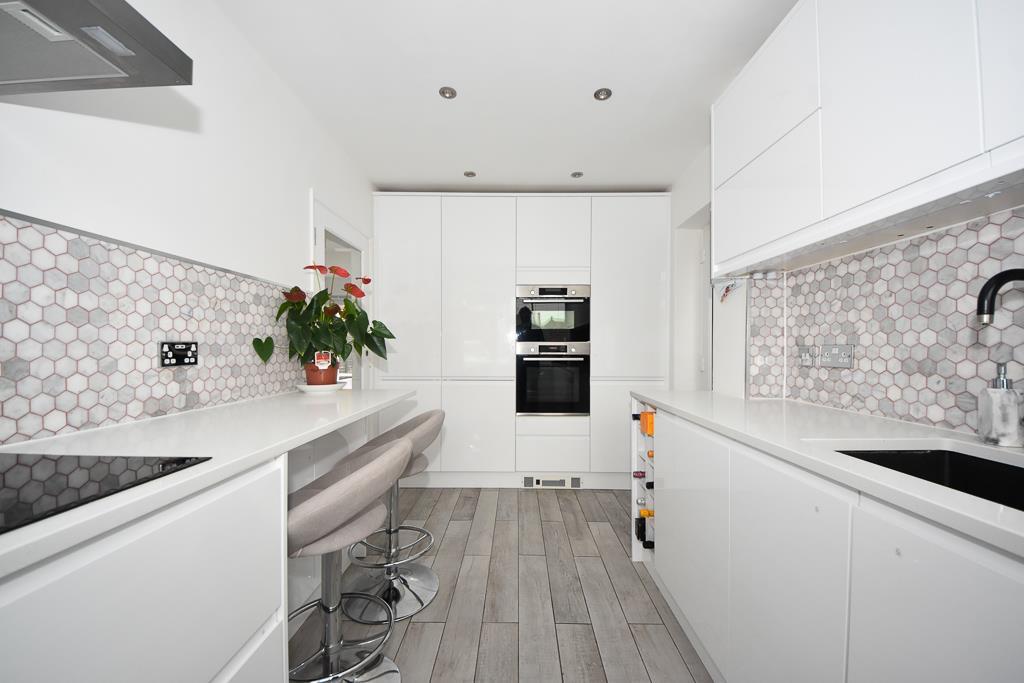 Foxes Way, Warwick 3 bed semidetached house £350,000