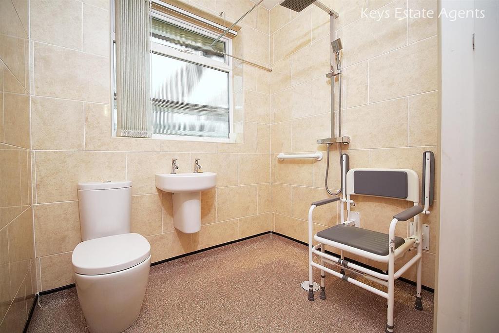 Bathroom Ang1.jpg