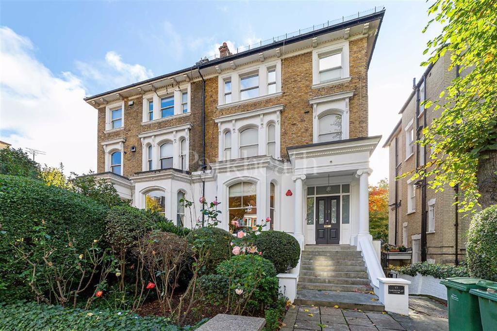 Steeles Road, Belsize Park, London 2 bed flat - £2,817 pcm (£650 pw)