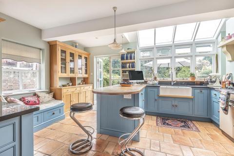 19 Warnham Road, Horsham, RH12 2QS