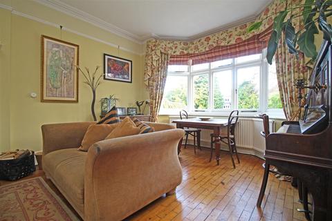 19 Warnham Road, Horsham, RH12 2QS