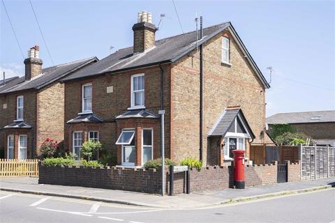 106 Hook Road, Epsom, KT19 8TX