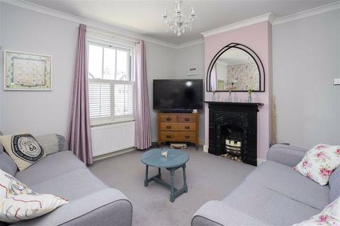 106 Hook Road, Epsom, KT19 8TX