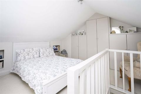 106 Hook Road, Epsom, KT19 8TX