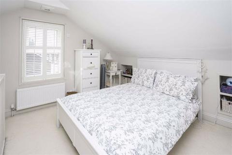 106 Hook Road, Epsom, KT19 8TX