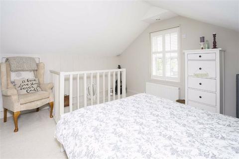 106 Hook Road, Epsom, KT19 8TX